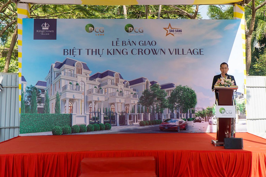 King Crown Village bàn giao 5 căn biệt thự đầu tiên cho khách hàng