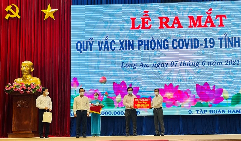 Tập đoàn Bamboo Capital ủng hộ quỹ vắc-xin phòng chống Covid-19 tỉnh Long An