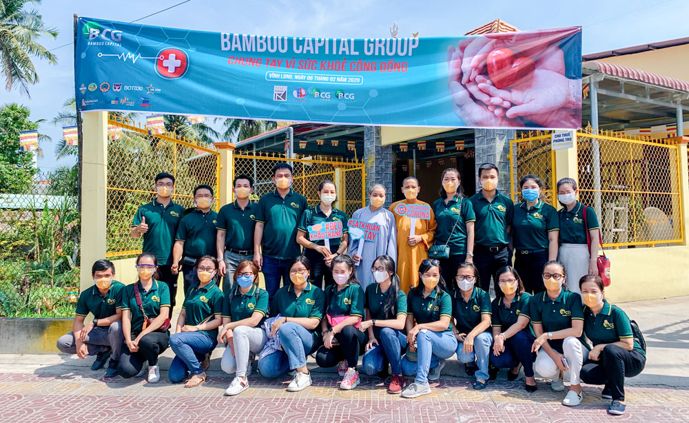 Bamboo Capital Group Chung tay vì sức khỏe cộng đồng - Phát khẩu trang miễn phí mùa dịch Covid-19