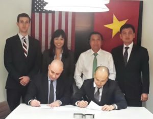 Đại diện Bamboo Capital cùng Đức Long Gia Lai và Asia Global Capital Group làm việc và ký hợp đồng với công ty Investor Relation (IR): Kcsa Strategic Comunication tại Mỹ
